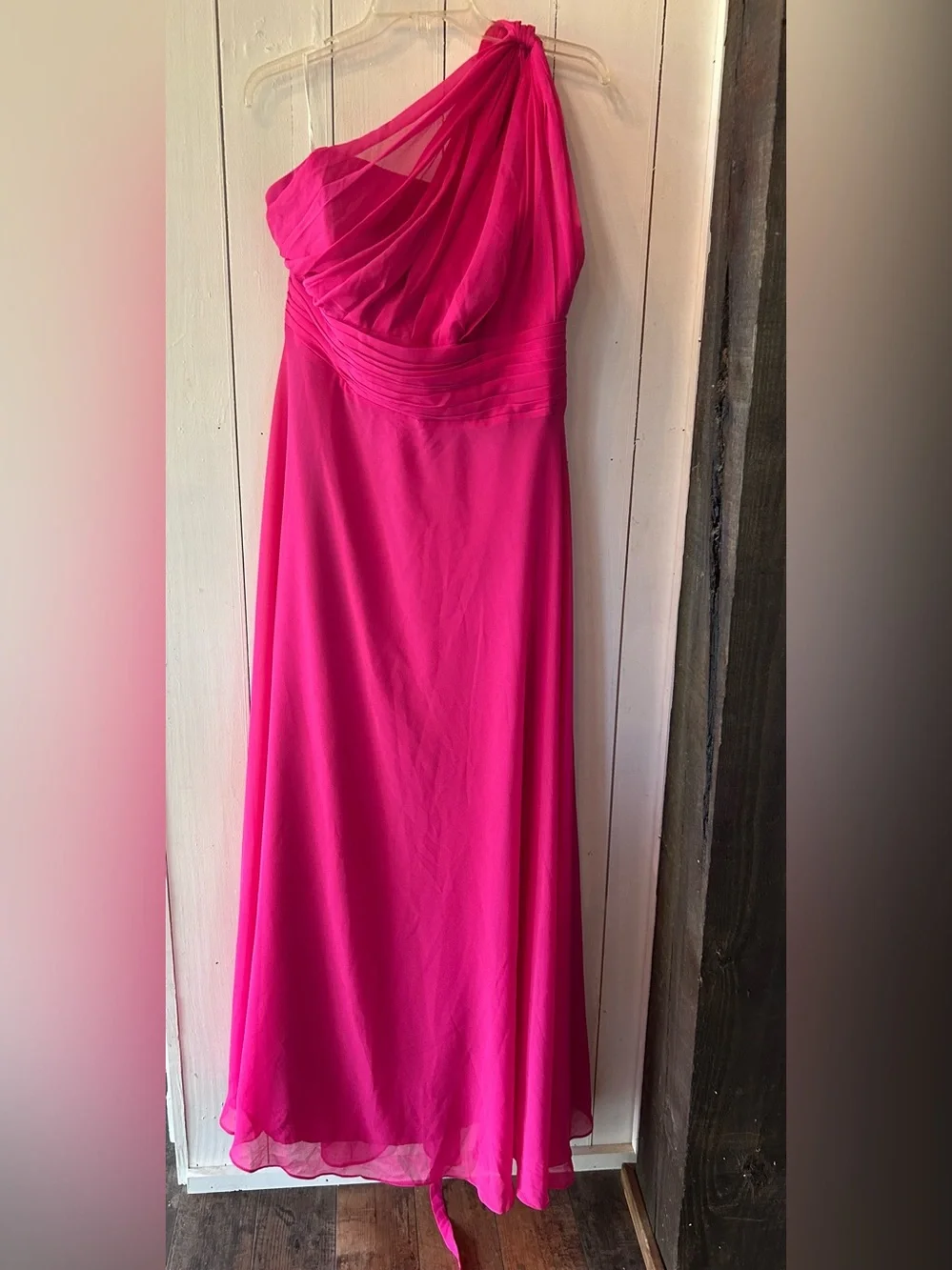 Elegant Fuchsia Sleeveless Evening Dress size 16